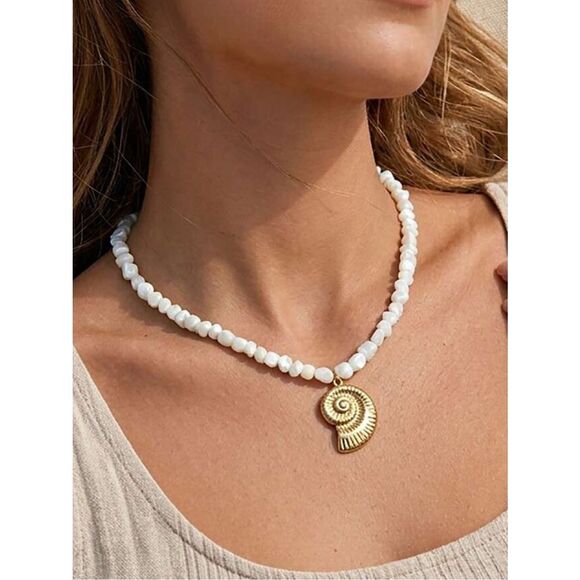 Anthropologie Jewelry - Shell Pendant Necklace #2586